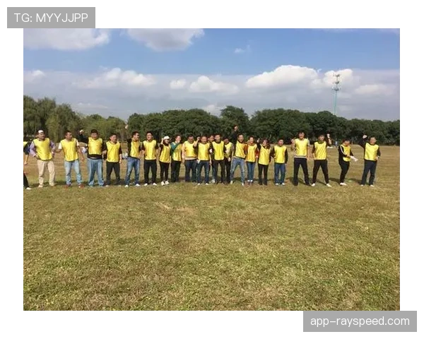 德文布克凭电影表现获赞,拓展事业多元发展